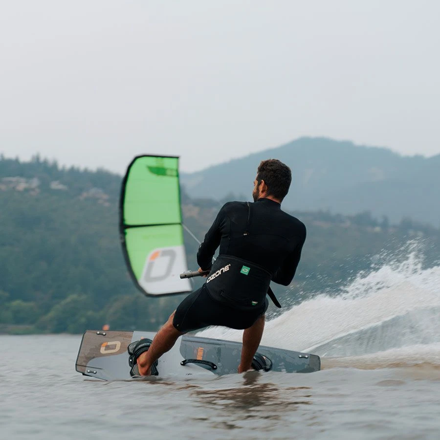 Ozone Catalyst V4 Freeride Kite Discounts Apply ! 4 Ozone Catalyst V4 Freeride Kite Discounts Apply ! - Image 4